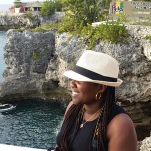 Meet your Posher, Monique